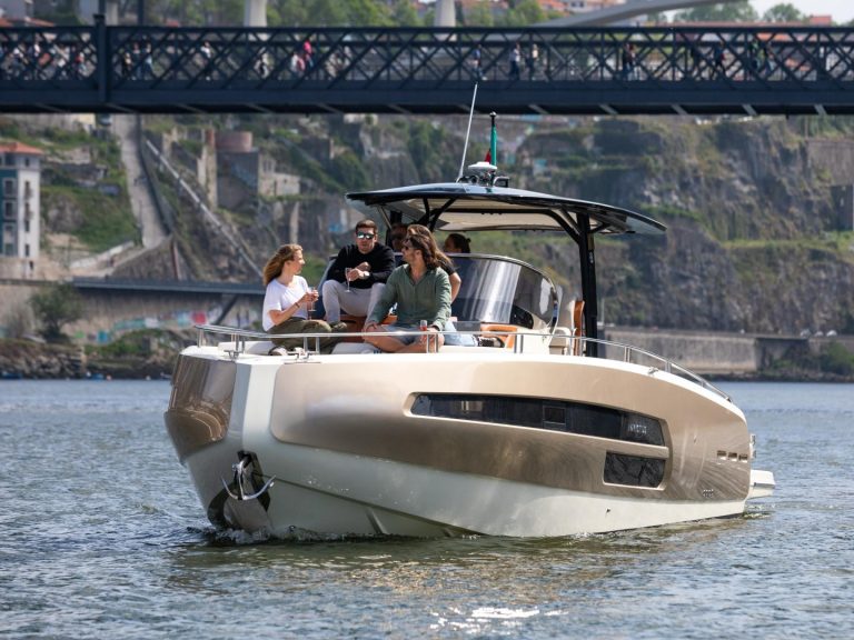 Yacht Invictus GT370 – motor yacht charter in Lisbon, photo 23 | GMS Yachting