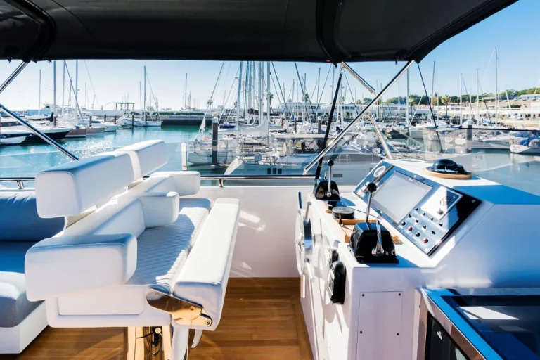 SuperYacht Falcon 82 – motor yacht charter in Cascais, photo 7 | GMS Yachting