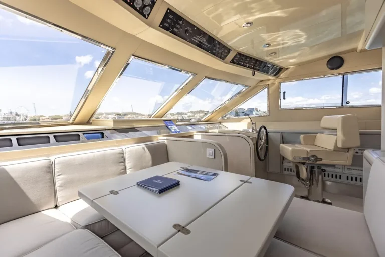 SuperYacht Falcon 82 – motor yacht charter in Cascais, photo 12 | GMS Yachting