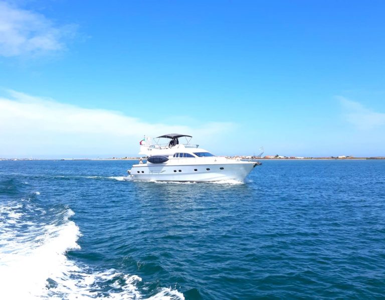 Yacht Flybridge 65 – yacht charter in Vilamoura, photo 1 | GMS Yachting