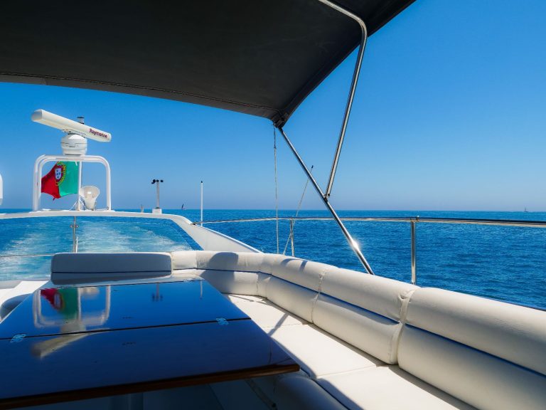 Yacht Flybridge 65 – yacht charter in Vilamoura, photo 3 | GMS Yachting