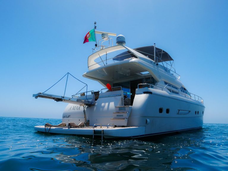 Yacht Flybridge 65 – yacht charter in Vilamoura, photo 2 | GMS Yachting