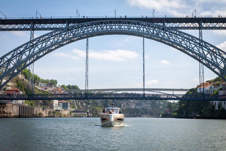 Yacht Invictus TT460 – yacht charter in Porto, photo 5 | GMS Yachting