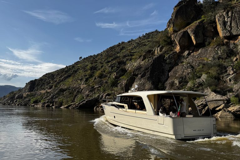 Yacht Greenline 40 – yacht charter in Porto, photo 1 | GMS Yachting