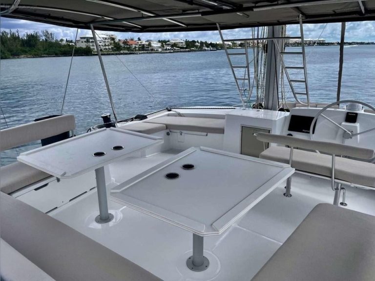 Catamaran Bali 54