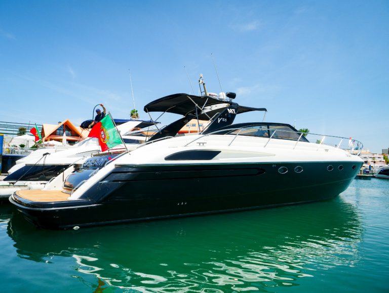 Yacht Princess V55 – yacht charter in Vilamoura, photo 2 | GMS Yachting