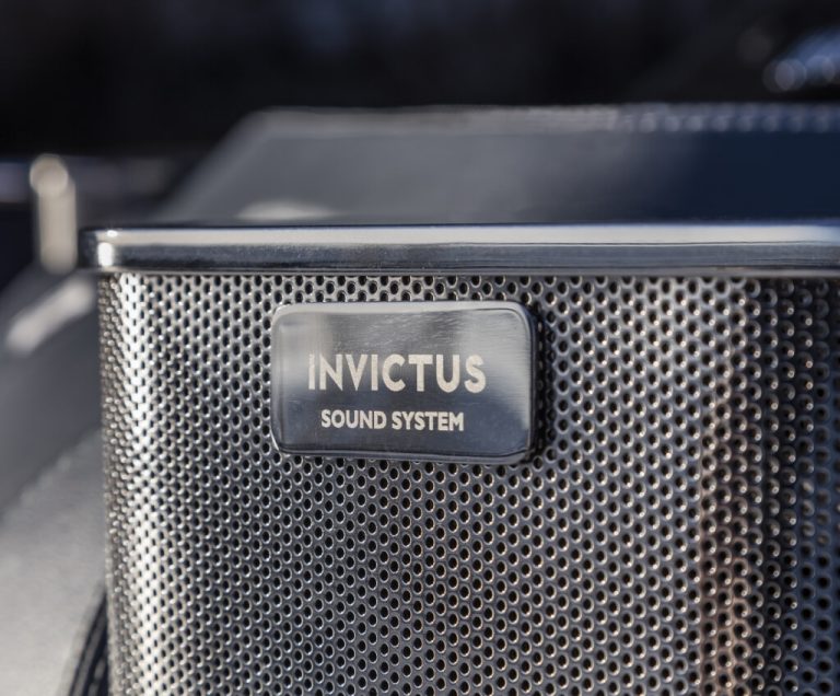 Yacht Invictus GT370 – motor yacht charter in Lisbon, photo 15 | GMS Yachting