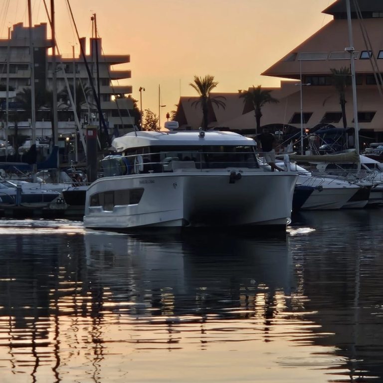 Catamaran Fountaine Pajot 40 – catamaran charter in Vilamoura, photo 4 | GMS Yachting