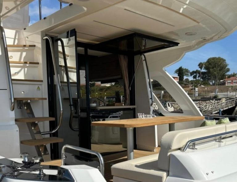 Yacht Greenline 45 Fly – motor yacht charter in Setúbal, photo 3 | GMS Yachting