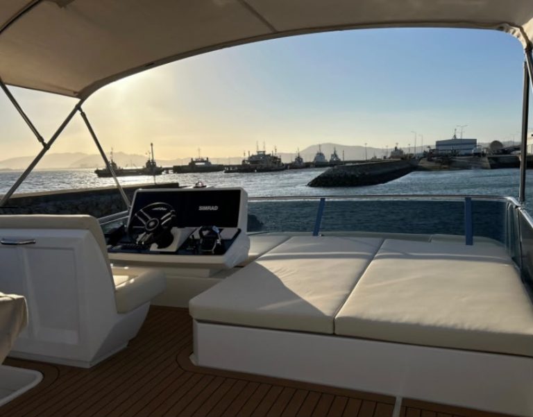 Yacht Greenline 45 Fly – motor yacht charter in Setúbal, photo 13 | GMS Yachting