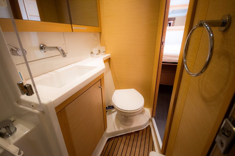 Catamaran Lagoon 45 – catamaran charter in Lisbon, photo 10 | GMS Yachting
