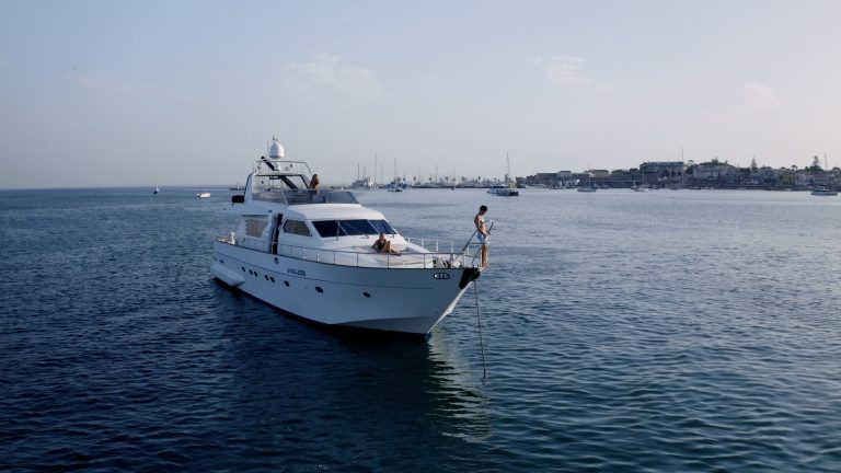 Yacht Lunga 72 – motor yacht charter in Lisbon, photo 7 | GMS Yachting
