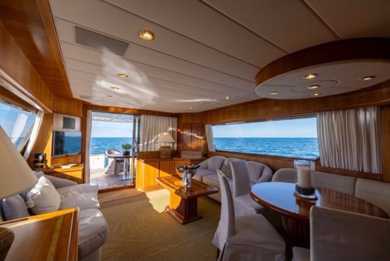 Yacht Lunga 72 – motor yacht charter in Lisbon, photo 9 | GMS Yachting