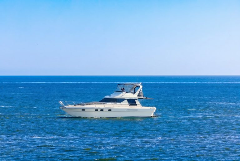 Yacht Princess 45 – private motor yacht rental in Lisbon with skipper | GMS Yachting