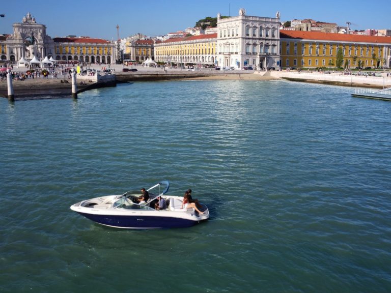 Sea-Ray Boat – motor yacht charter in Lisbon, photo 6 | GMS Yachting