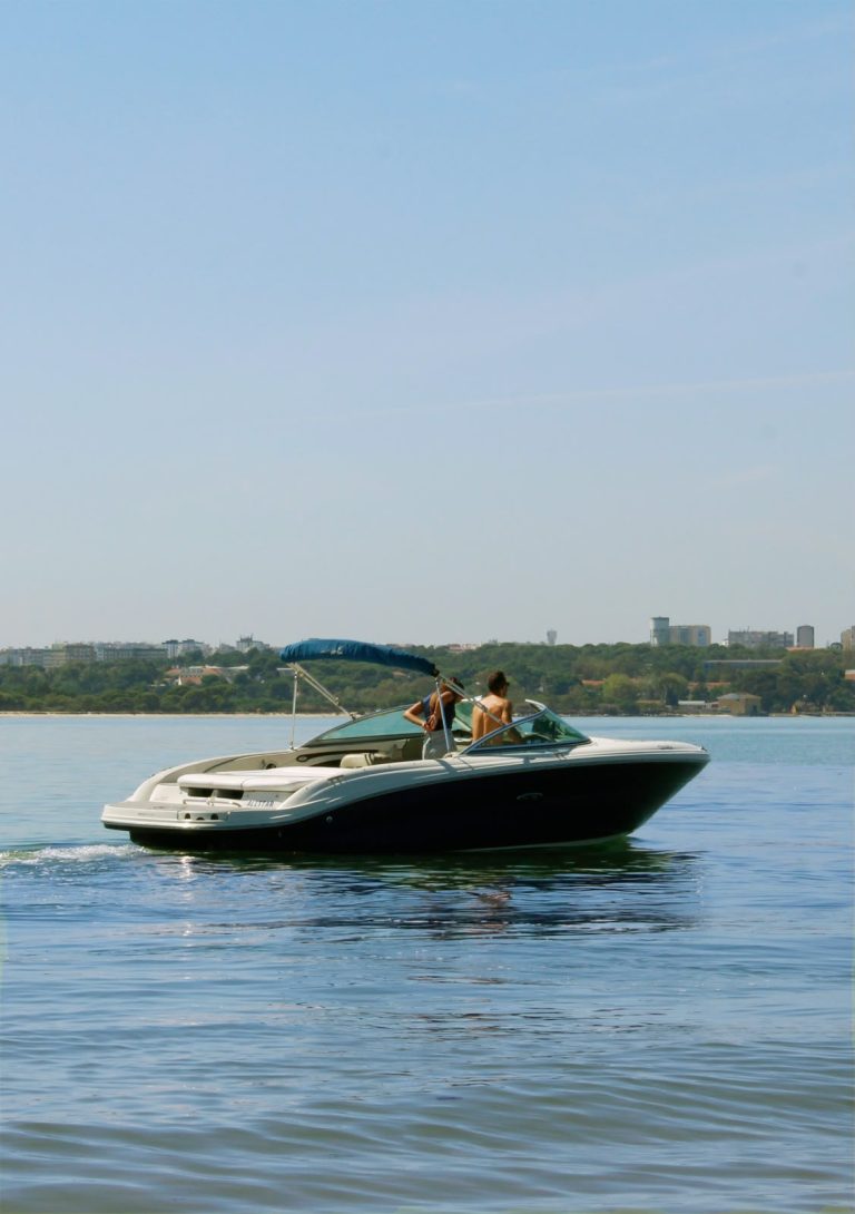 Sea-Ray Boat – motor yacht charter in Lisbon, photo 8 | GMS Yachting