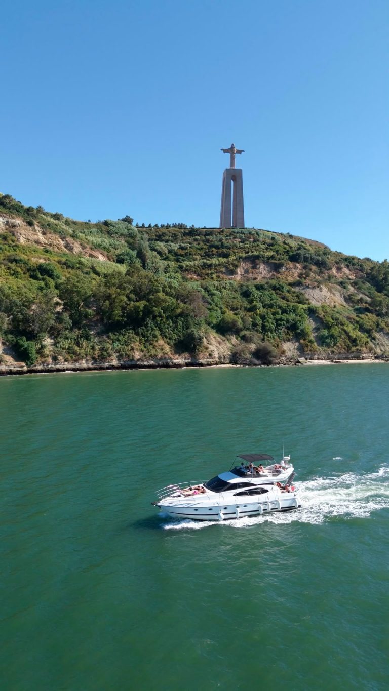 Yacht Azimut 52 – motor yacht charter in Lisbon, photo 14 | GMS Yachting