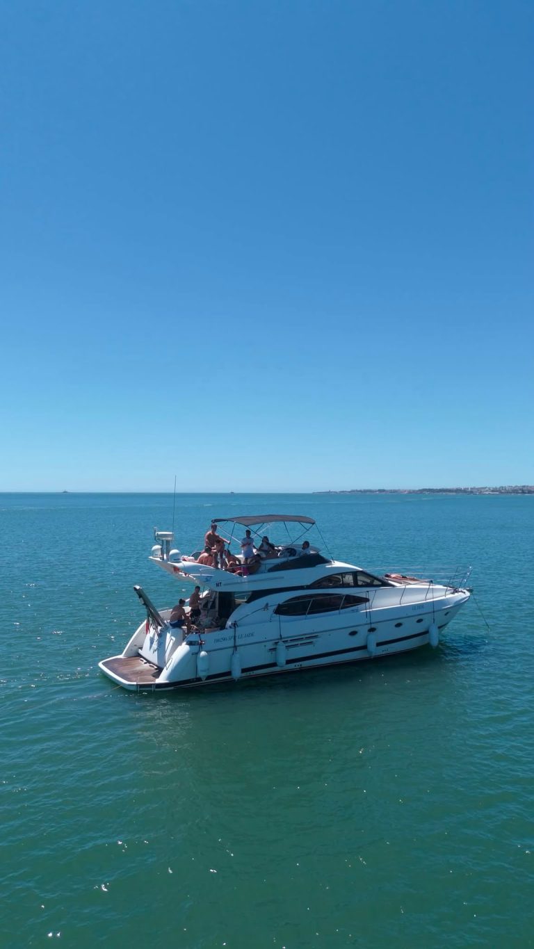 Yacht Azimut 52 – motor yacht charter in Lisbon, photo 15 | GMS Yachting