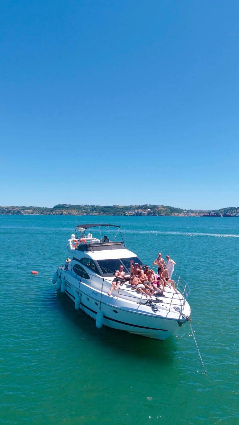 Yacht Azimut 52 – motor yacht charter in Lisbon, photo 16 | GMS Yachting