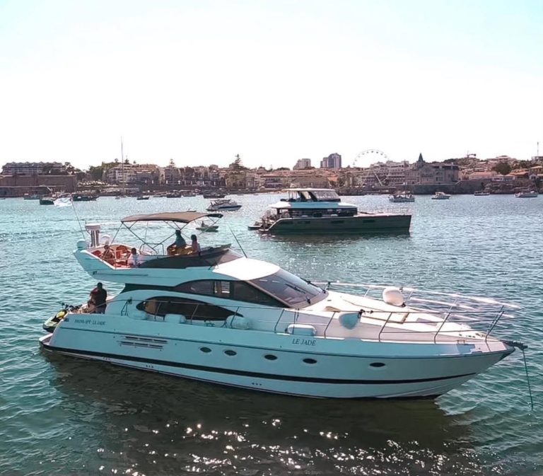 Yacht Azimut 52 – private motor yacht rental in Lisbon with skipper | GMS Yachting