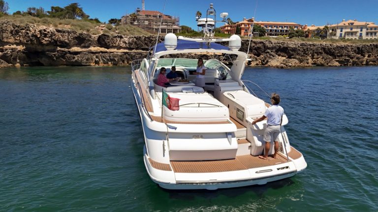 Yacht Fairline Targa 52 – motor yacht charter in Cascais, photo 6 | GMS Yachting