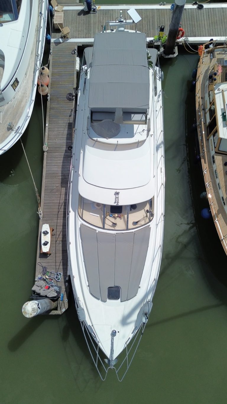 Aerial drone view of the Princess 52 flybridge yacht moored in the marina – Vista aérea do iate Princess 52 atracado na marina